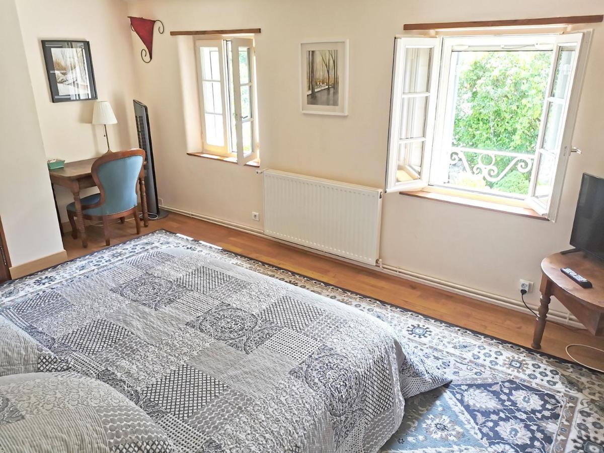 Les Jardins De Camelot Bed & Breakfast Villegouge Екстериор снимка