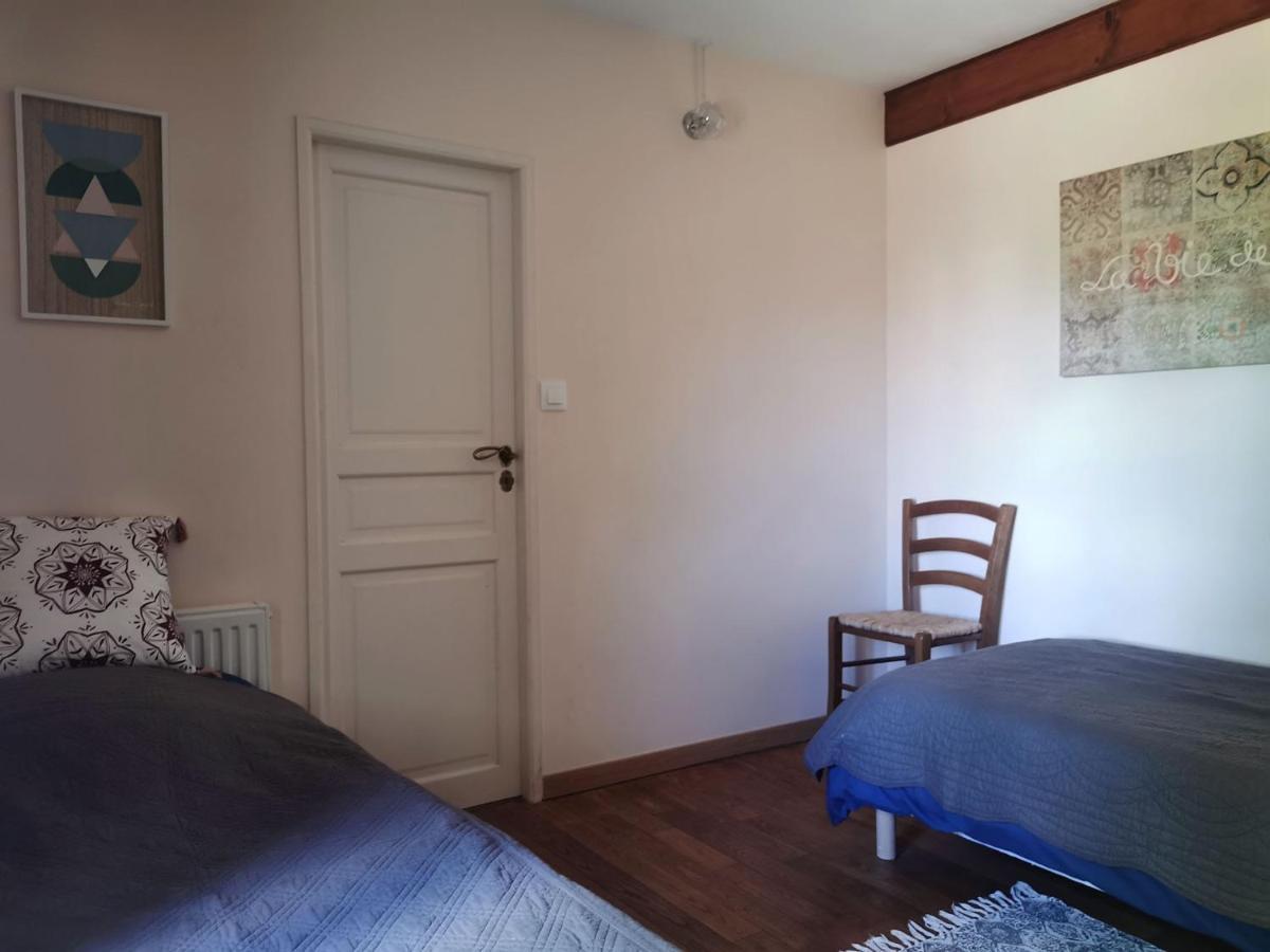 Les Jardins De Camelot Bed & Breakfast Villegouge Екстериор снимка