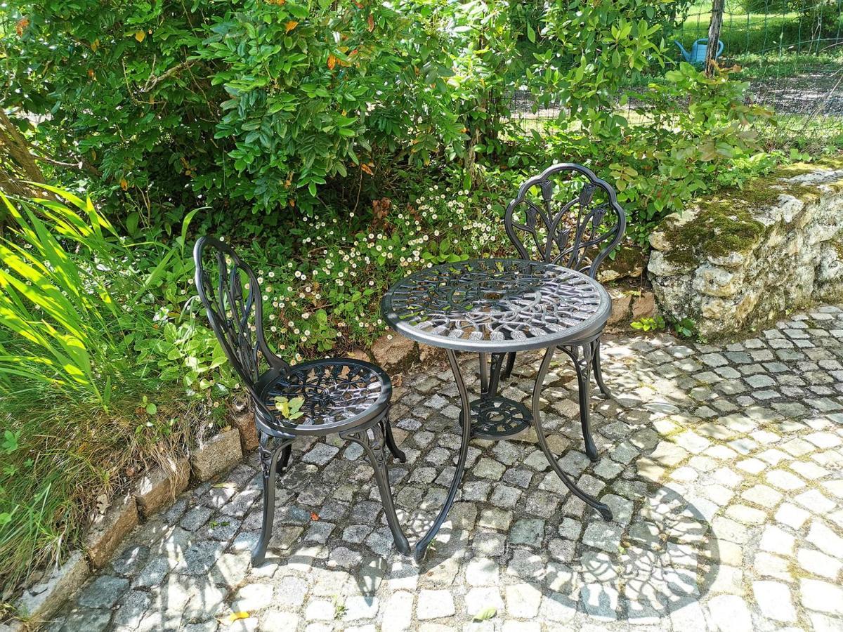 Les Jardins De Camelot Bed & Breakfast Villegouge Екстериор снимка