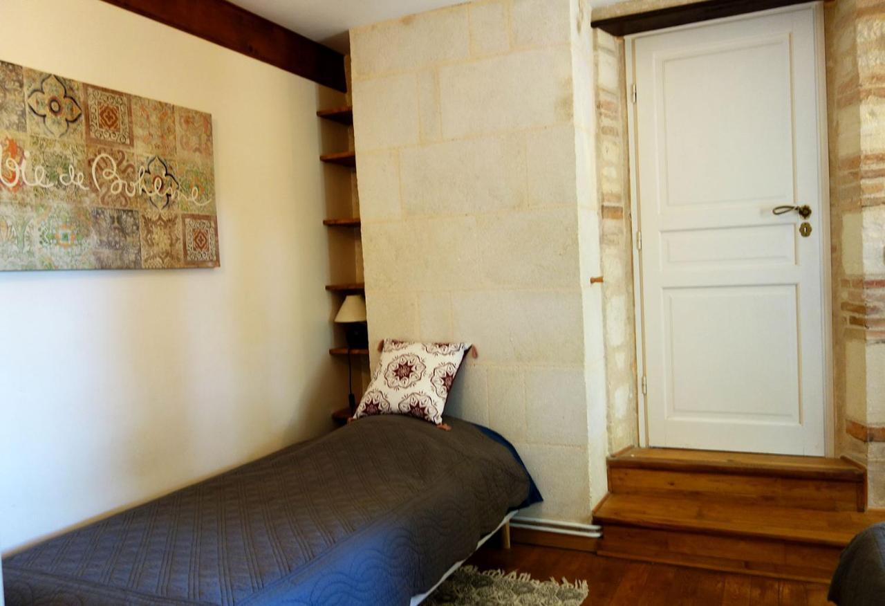 Les Jardins De Camelot Bed & Breakfast Villegouge Екстериор снимка