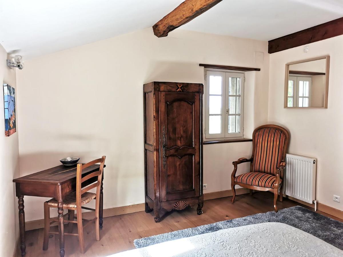 Les Jardins De Camelot Bed & Breakfast Villegouge Екстериор снимка