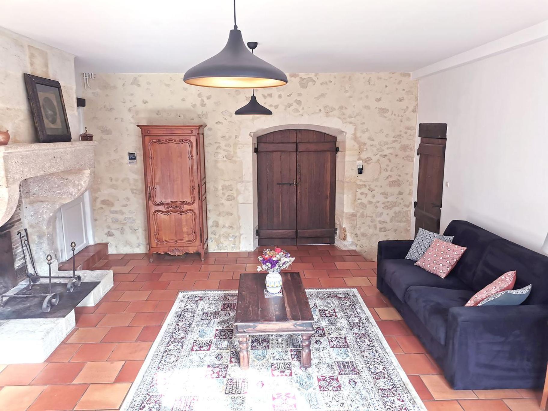 Les Jardins De Camelot Bed & Breakfast Villegouge Екстериор снимка