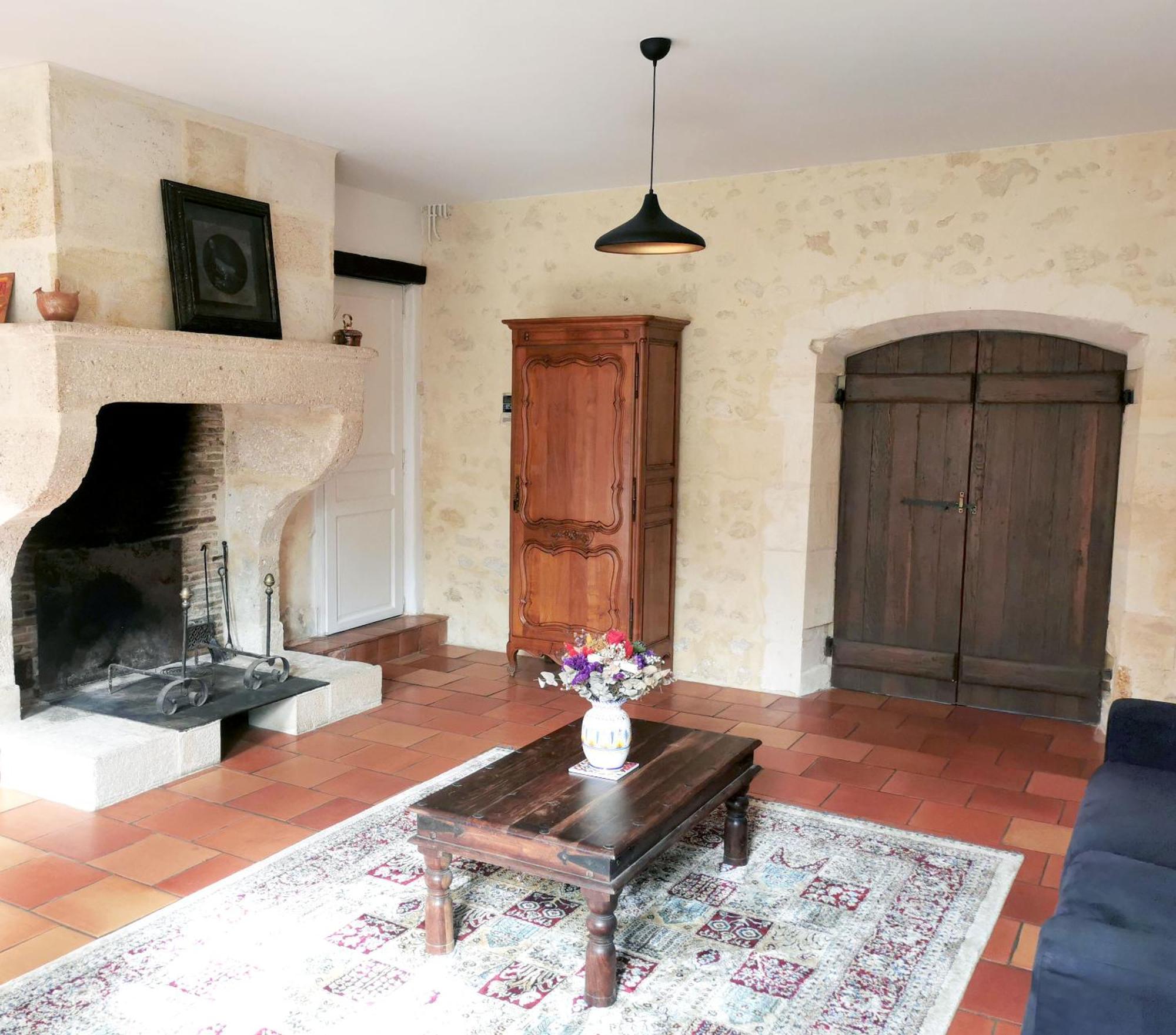 Les Jardins De Camelot Bed & Breakfast Villegouge Екстериор снимка