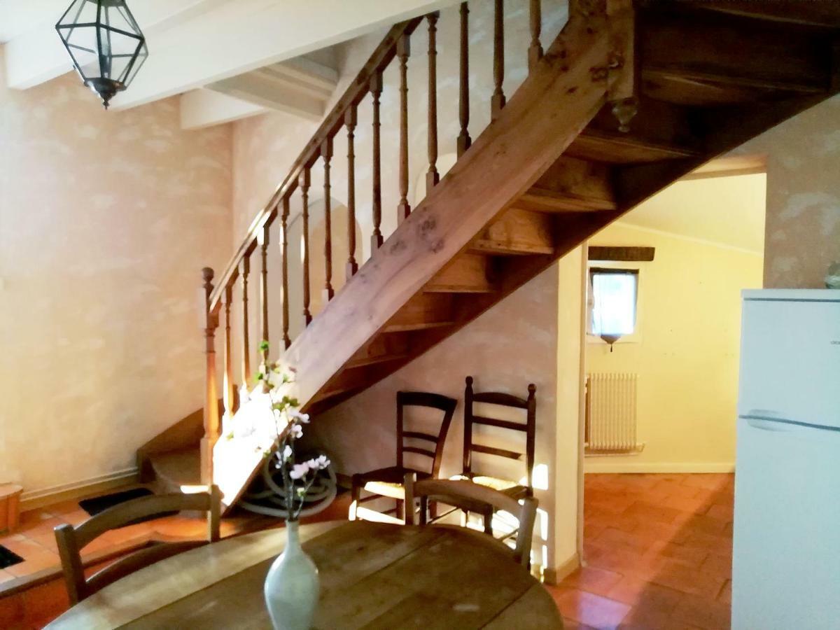 Les Jardins De Camelot Bed & Breakfast Villegouge Екстериор снимка