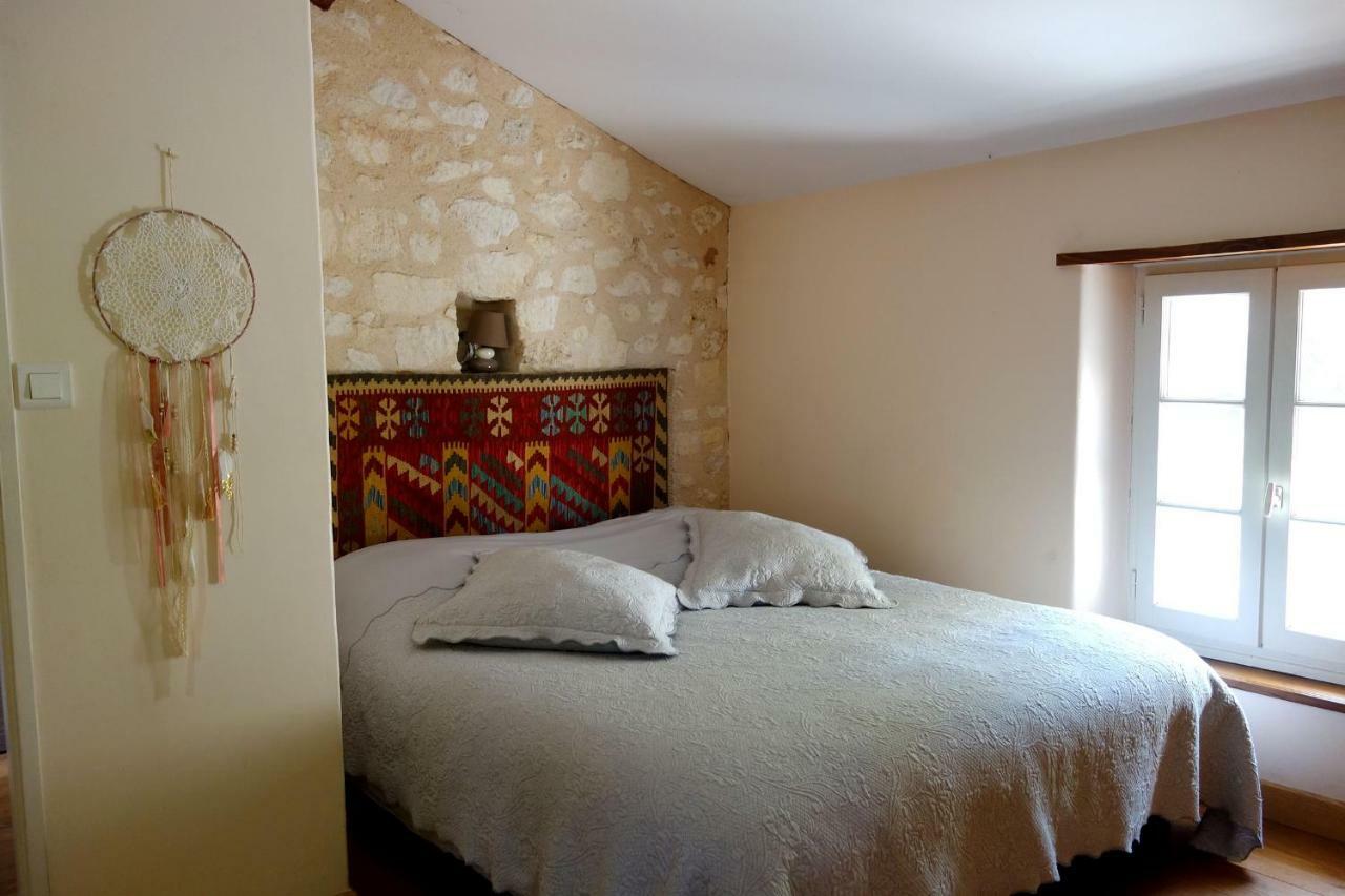 Les Jardins De Camelot Bed & Breakfast Villegouge Екстериор снимка