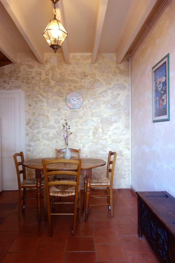 Les Jardins De Camelot Bed & Breakfast Villegouge Екстериор снимка