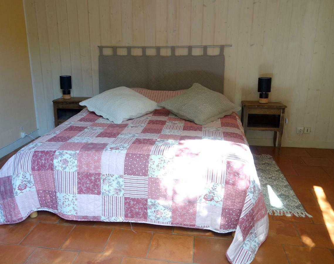Les Jardins De Camelot Bed & Breakfast Villegouge Екстериор снимка