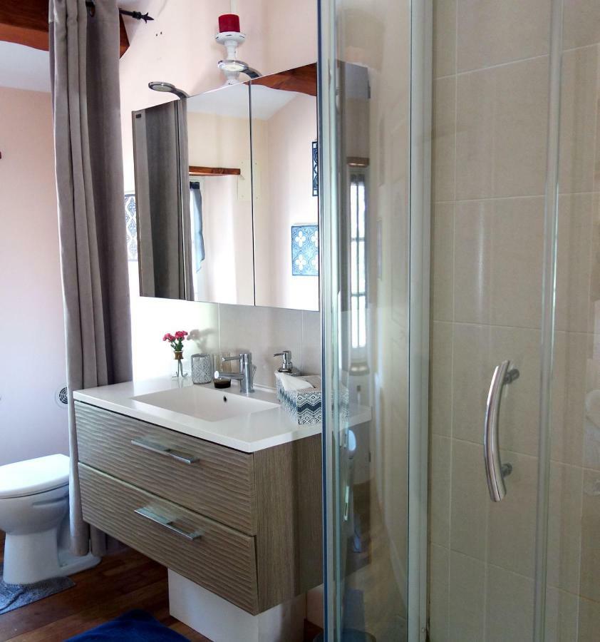 Les Jardins De Camelot Bed & Breakfast Villegouge Екстериор снимка