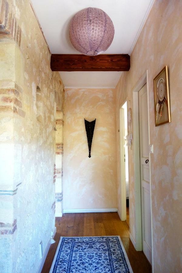 Les Jardins De Camelot Bed & Breakfast Villegouge Екстериор снимка