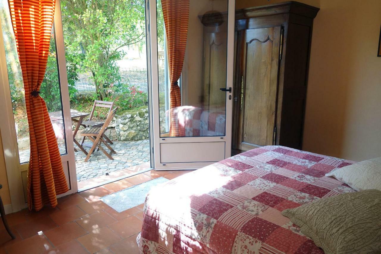 Les Jardins De Camelot Bed & Breakfast Villegouge Екстериор снимка