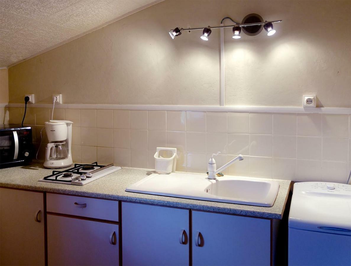 Les Jardins De Camelot Bed & Breakfast Villegouge Екстериор снимка